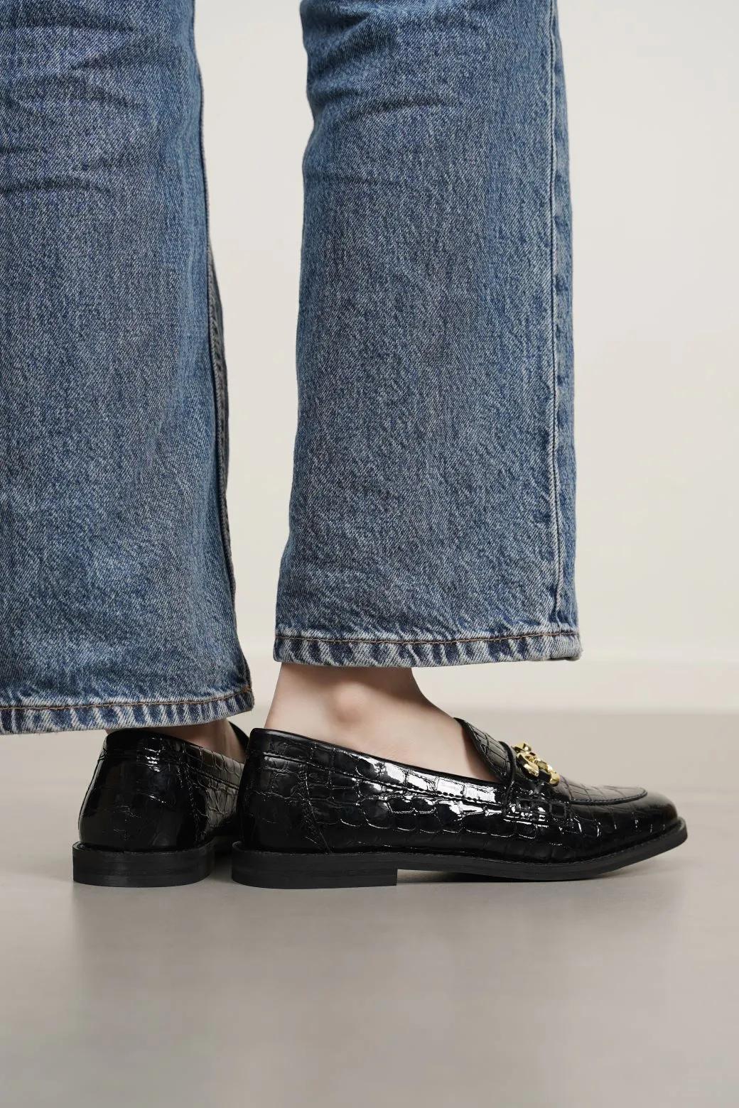 BUCKLED LEATHER LOAFERS