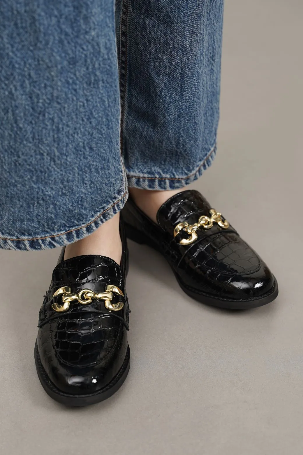 BUCKLED LEATHER LOAFERS
