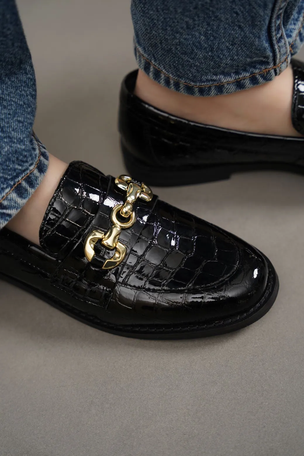 BUCKLED LEATHER LOAFERS