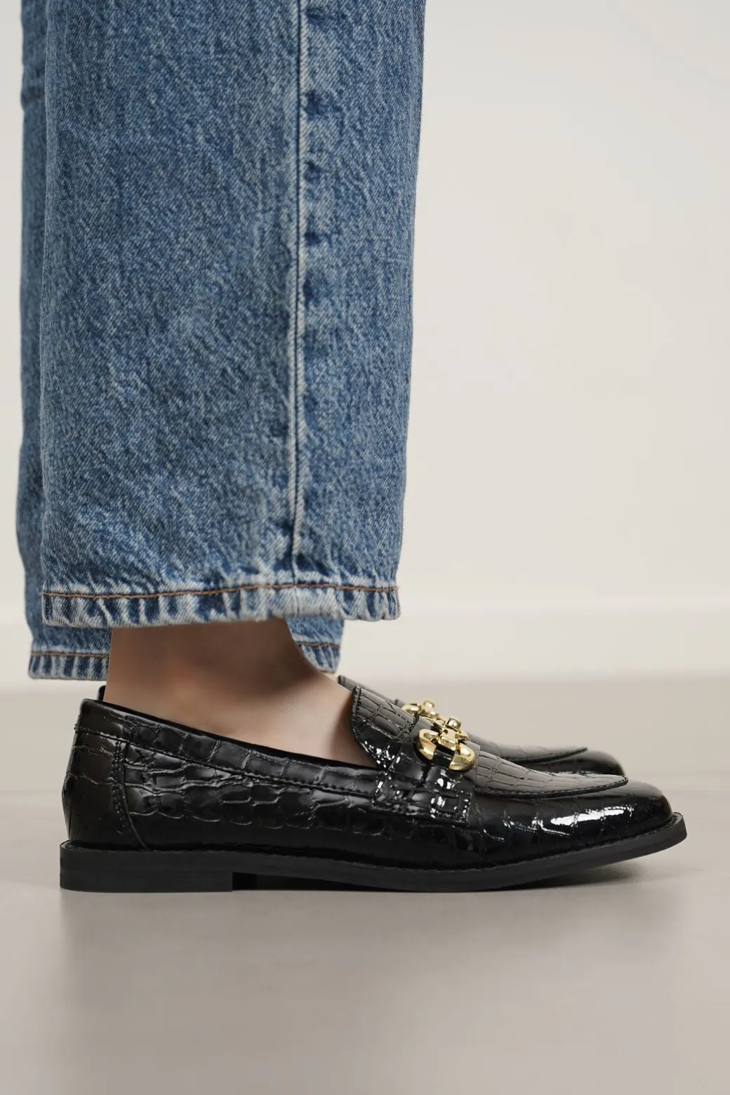 BUCKLED LEATHER LOAFERS