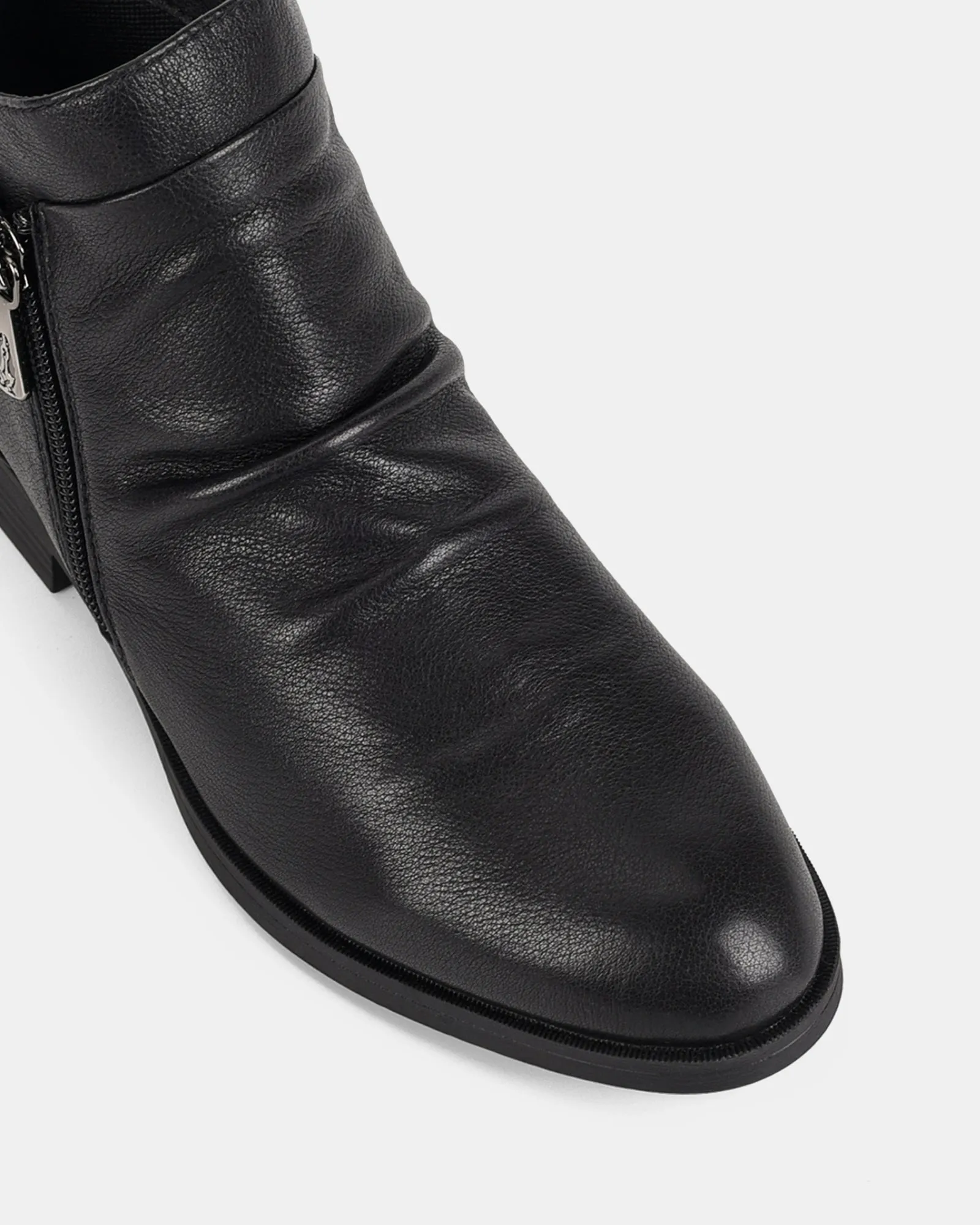 Chalet Black/Black