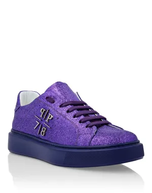 Lo-Top Sneakers
