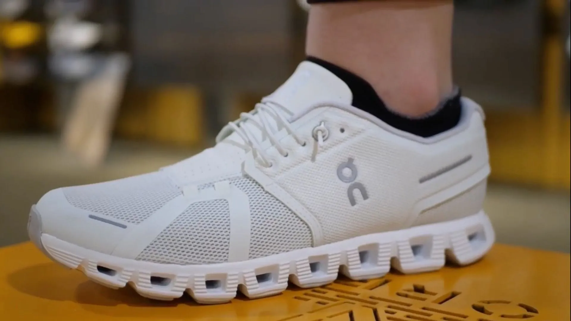 ON Cloud 5 - White