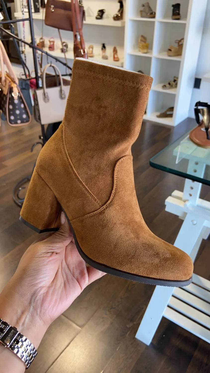 Take Off Boots In Tan