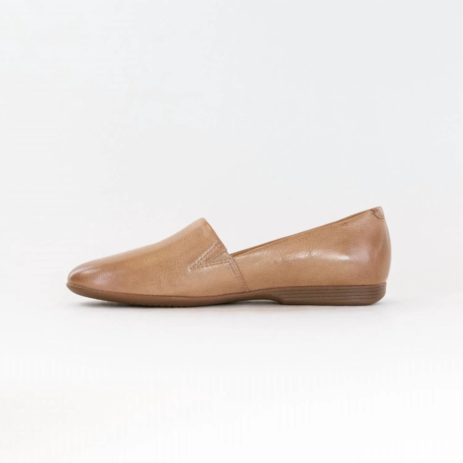 Women's Larisa Flat Loafer In Tan