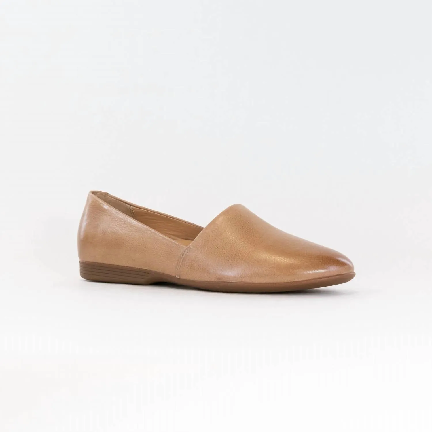 Women's Larisa Flat Loafer In Tan
