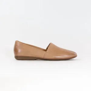 Women's Larisa Flat Loafer In Tan