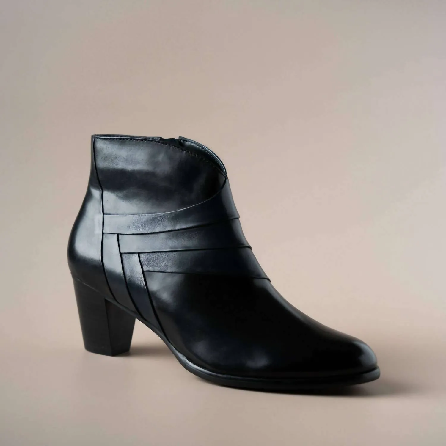 Women's Sonia 78 Leather Ankle Boots In Black/navy
