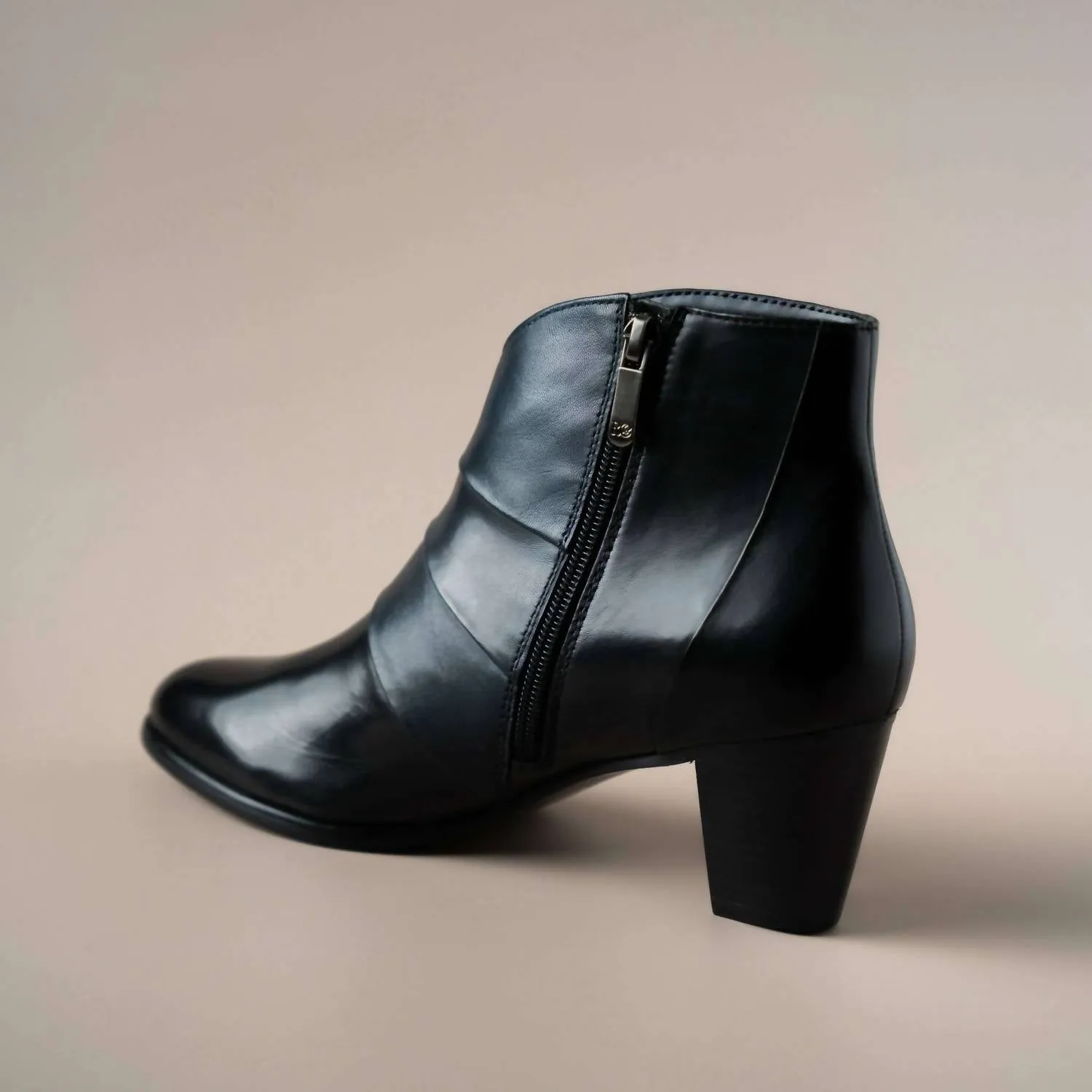 Women's Sonia 78 Leather Ankle Boots In Black/navy