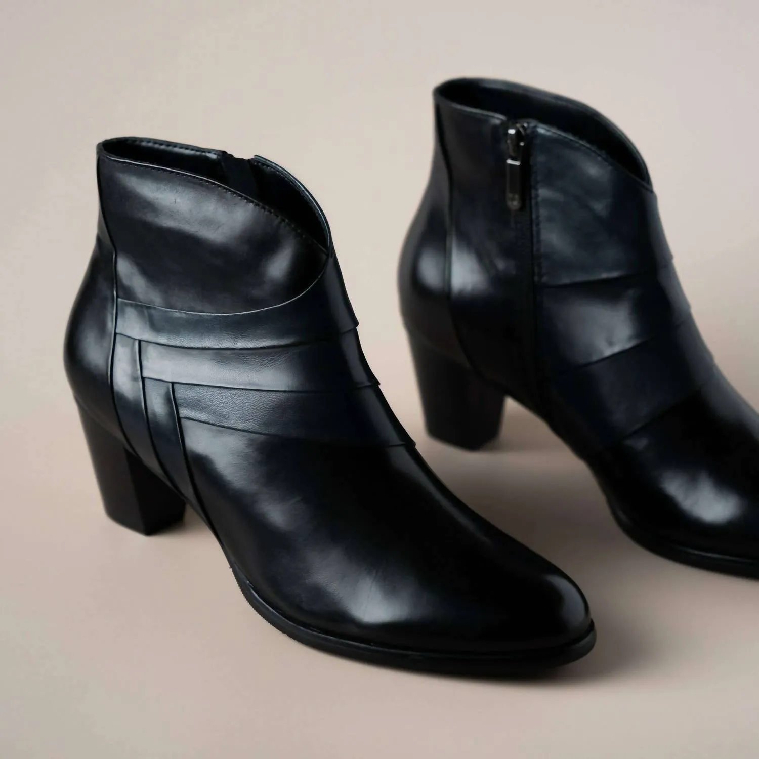 Women's Sonia 78 Leather Ankle Boots In Black/navy