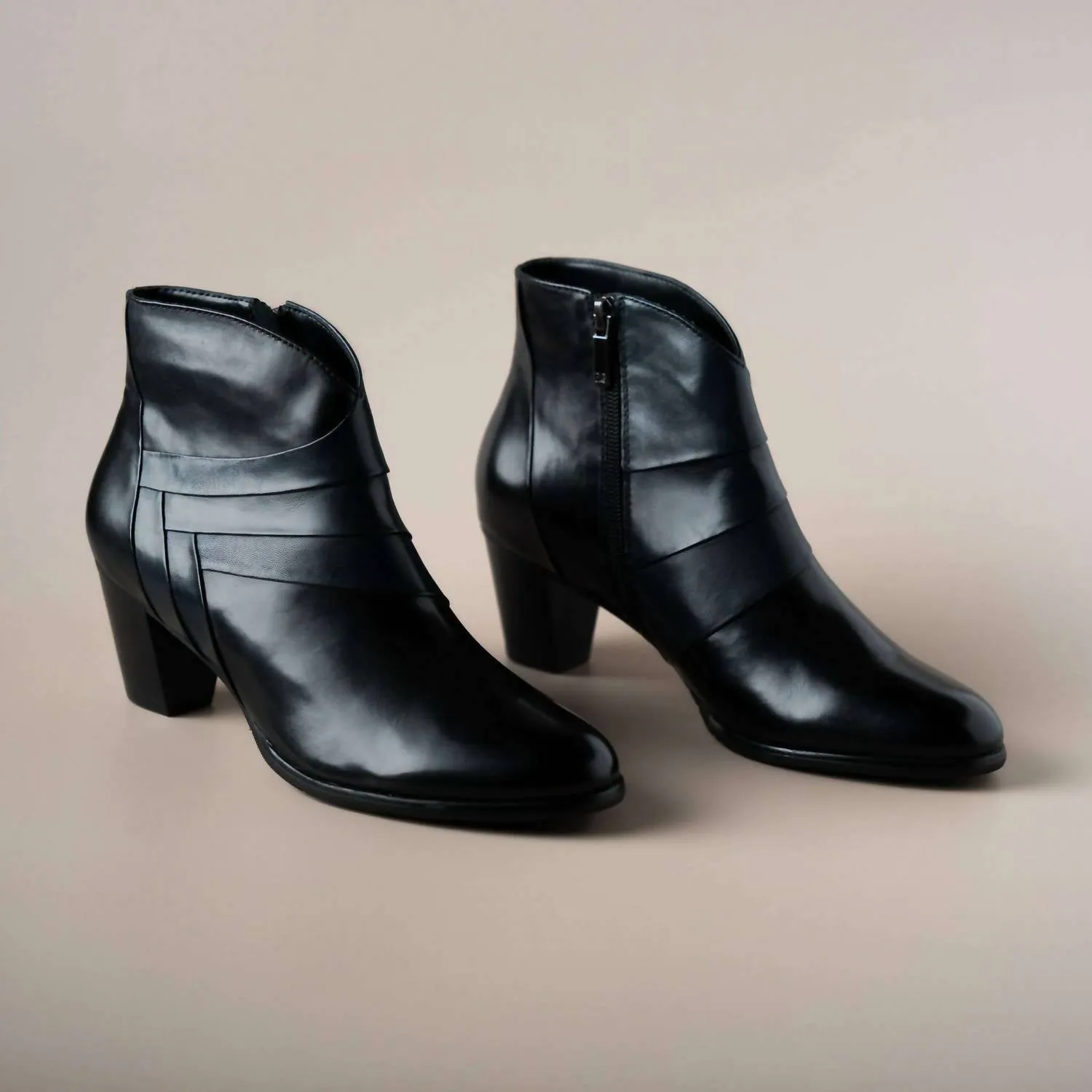 Women's Sonia 78 Leather Ankle Boots In Black/navy
