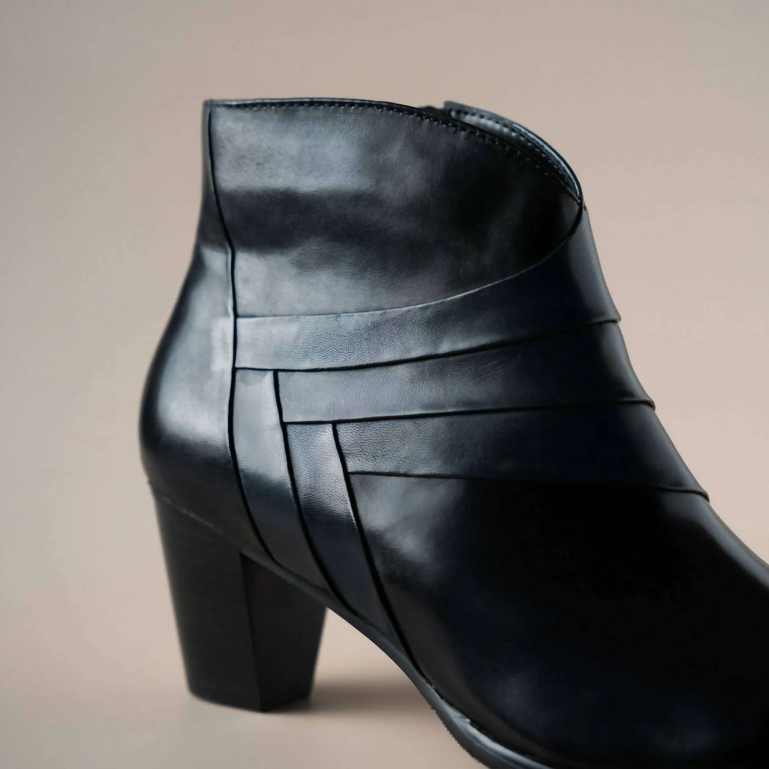 Women's Sonia 78 Leather Ankle Boots In Black/navy